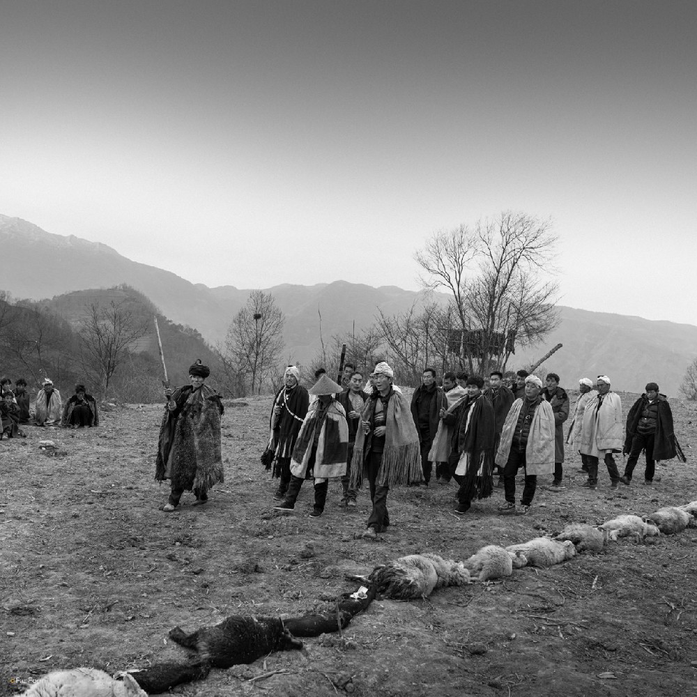 Yi People on the Liangshan Mountains by LiFan（Ⅱ）